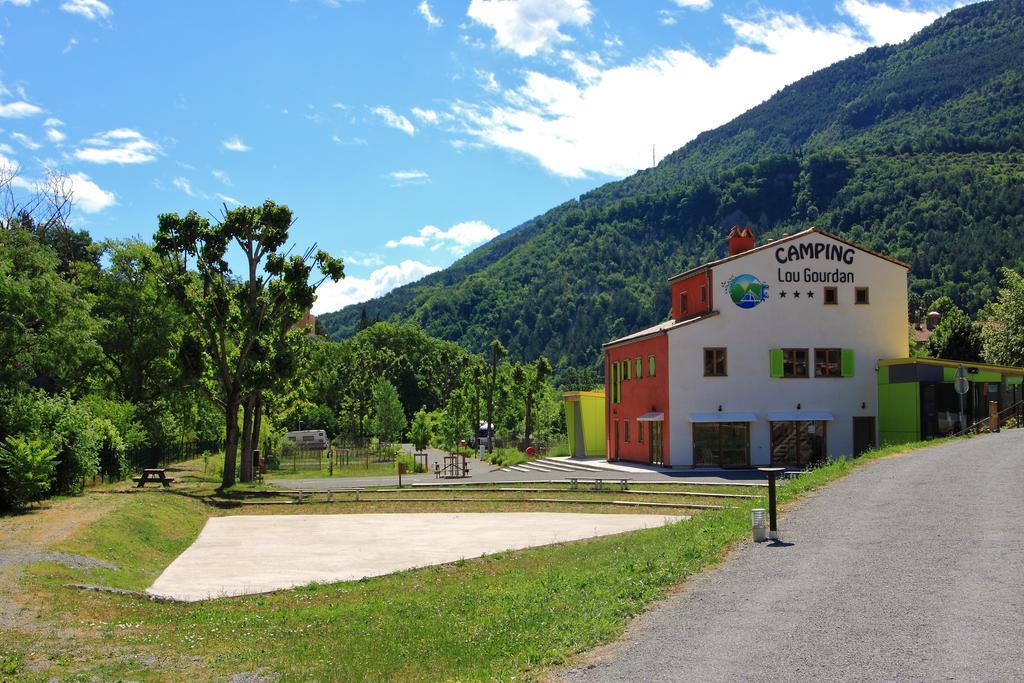 ホテルCamping Lou Gourdan Puget-Théniers エクステリア 写真